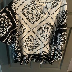 Black and White Patterned Women's Top